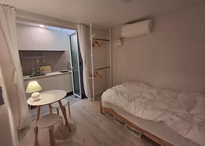 Two-bedroom In Sinchon *